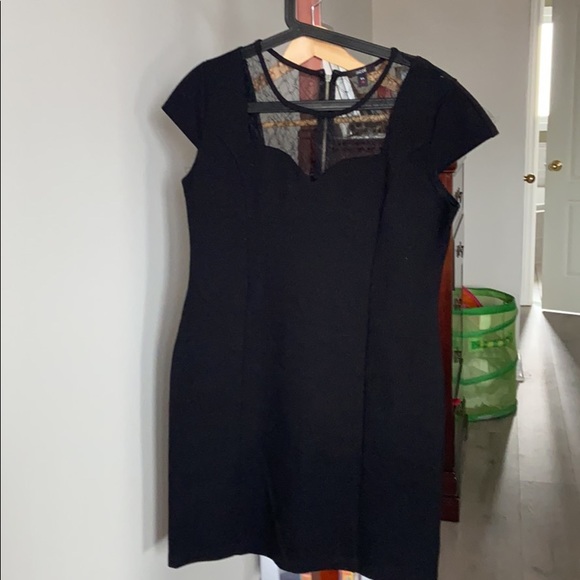 Dresses/ - Picture 4 of 16